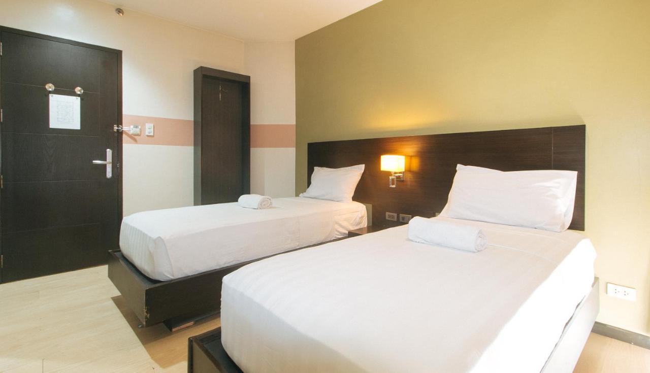 Lorenzzo Suites Hotel San Pedro Makati Exterior foto