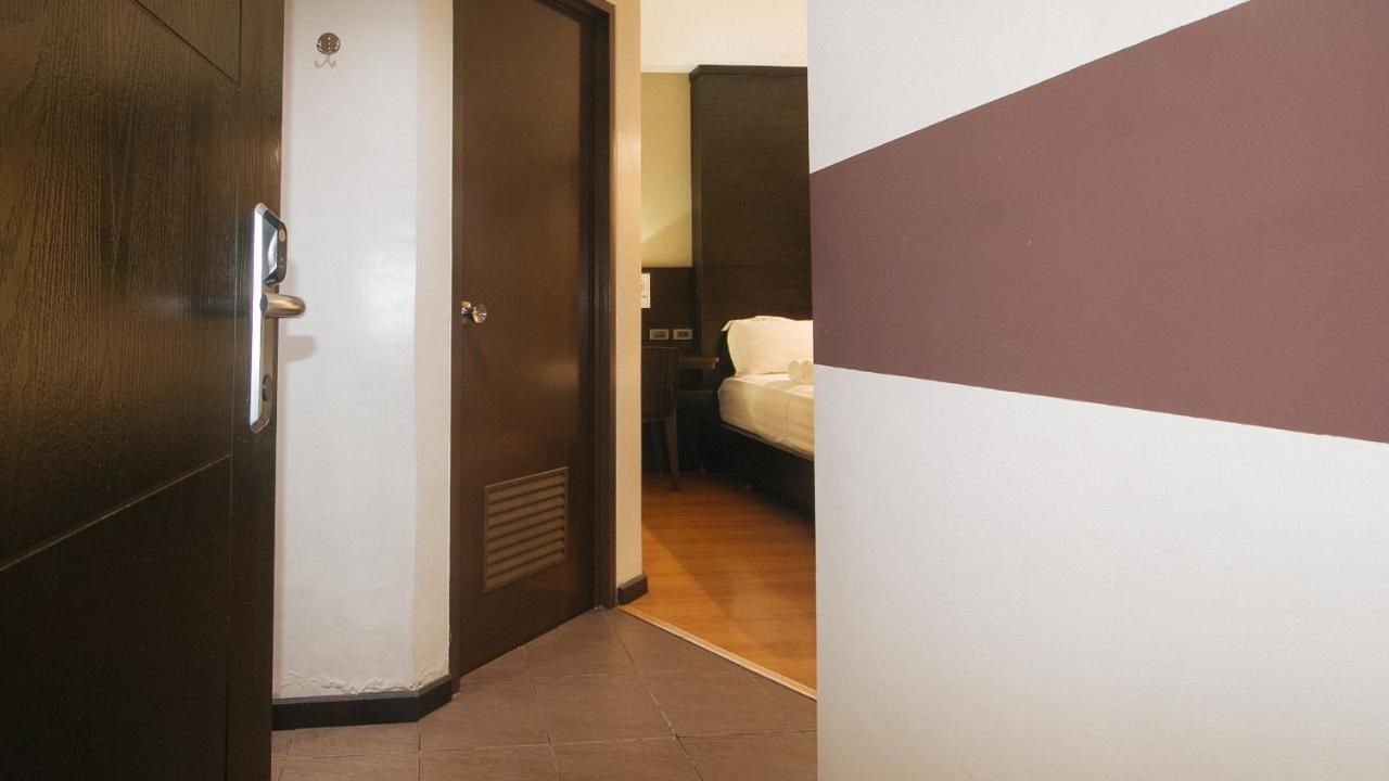 Lorenzzo Suites Hotel San Pedro Makati Exterior foto