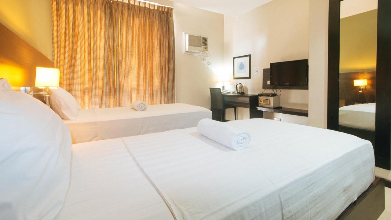 Lorenzzo Suites Hotel San Pedro Makati Exterior foto