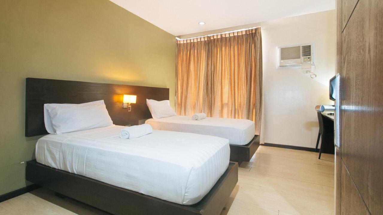 Lorenzzo Suites Hotel San Pedro Makati Exterior foto
